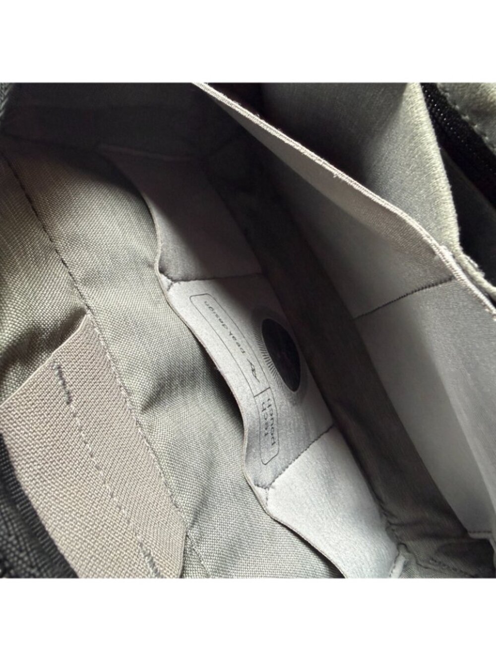 PEAK DESIGN Black Tech Pouch - Travel Organizer Case EDC - Picture 7 of 7